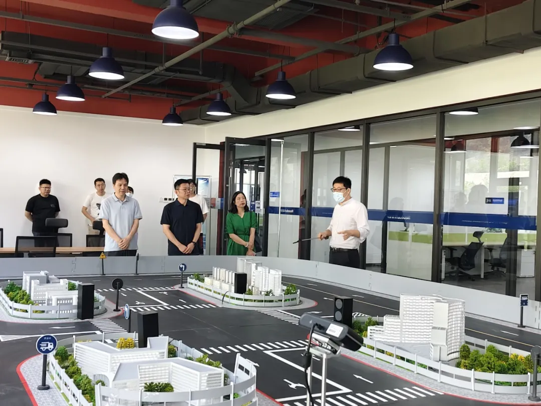 上海行健职业学院一行到访k8凯发(中国)教育科技集团参观研讨